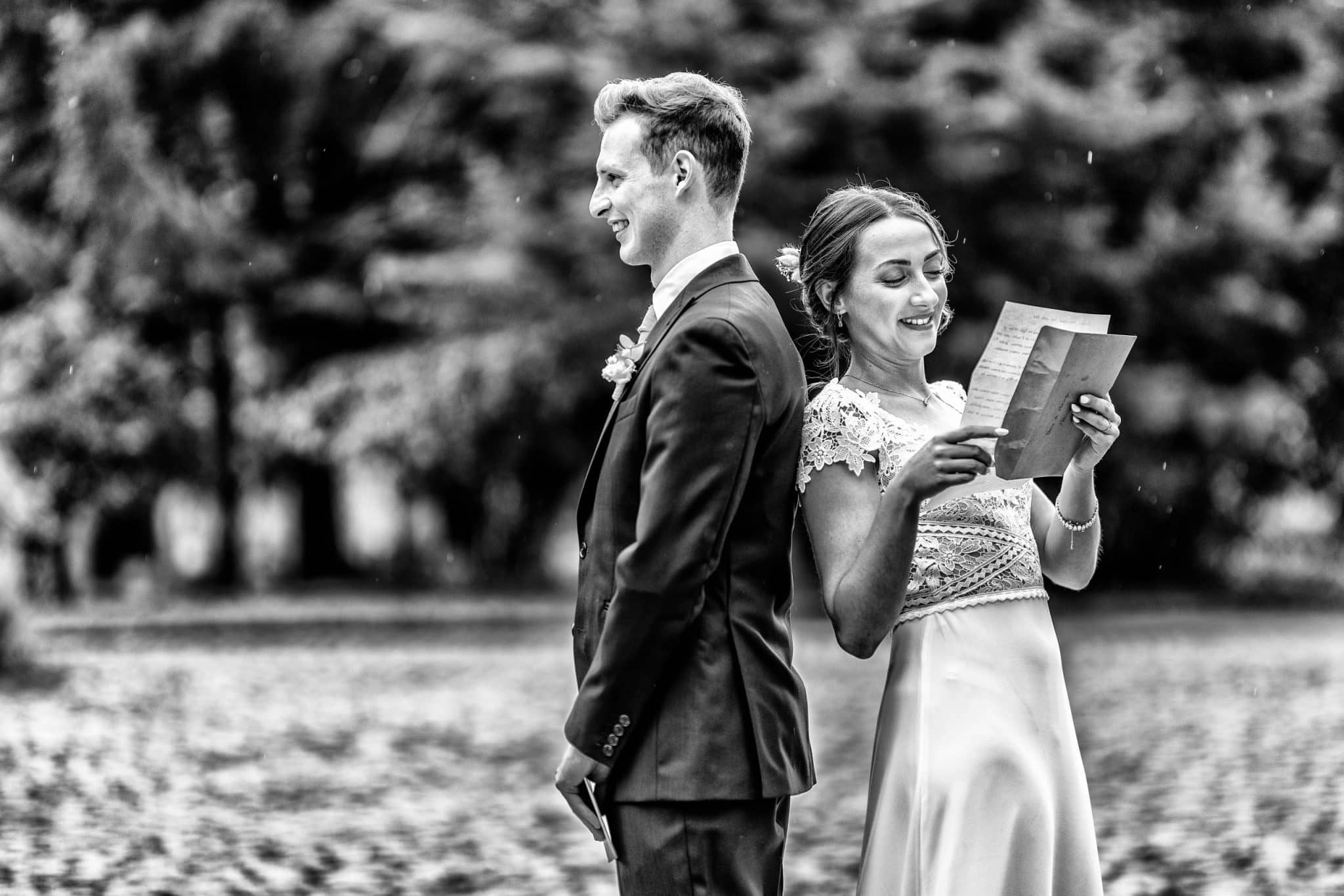 Mélanie rayonnante le jour de son mariage à la Gentilhommière d'Artres