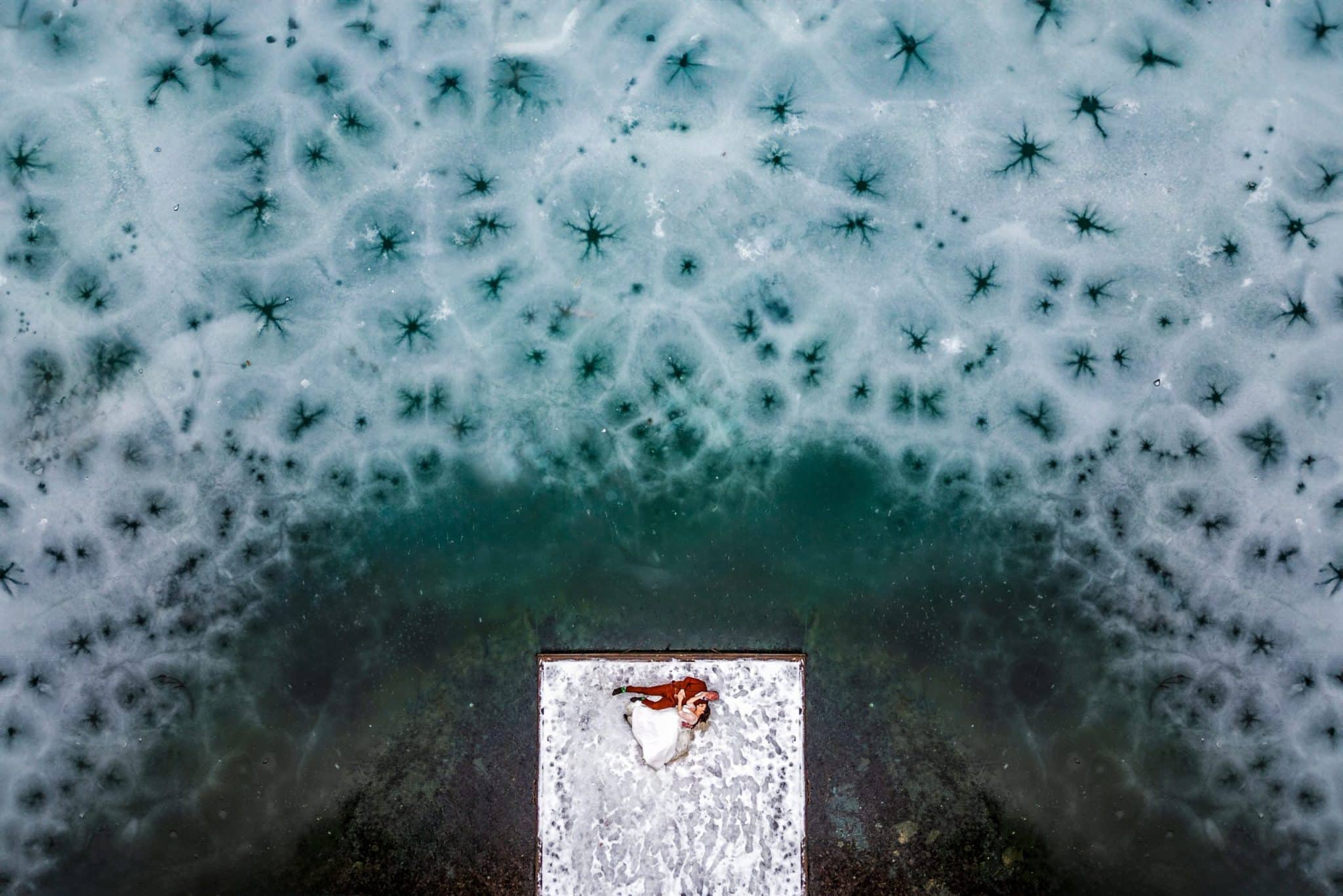 Photographe mariage Chamonix - Séance couple Noémie et Eliott dans les Alpes